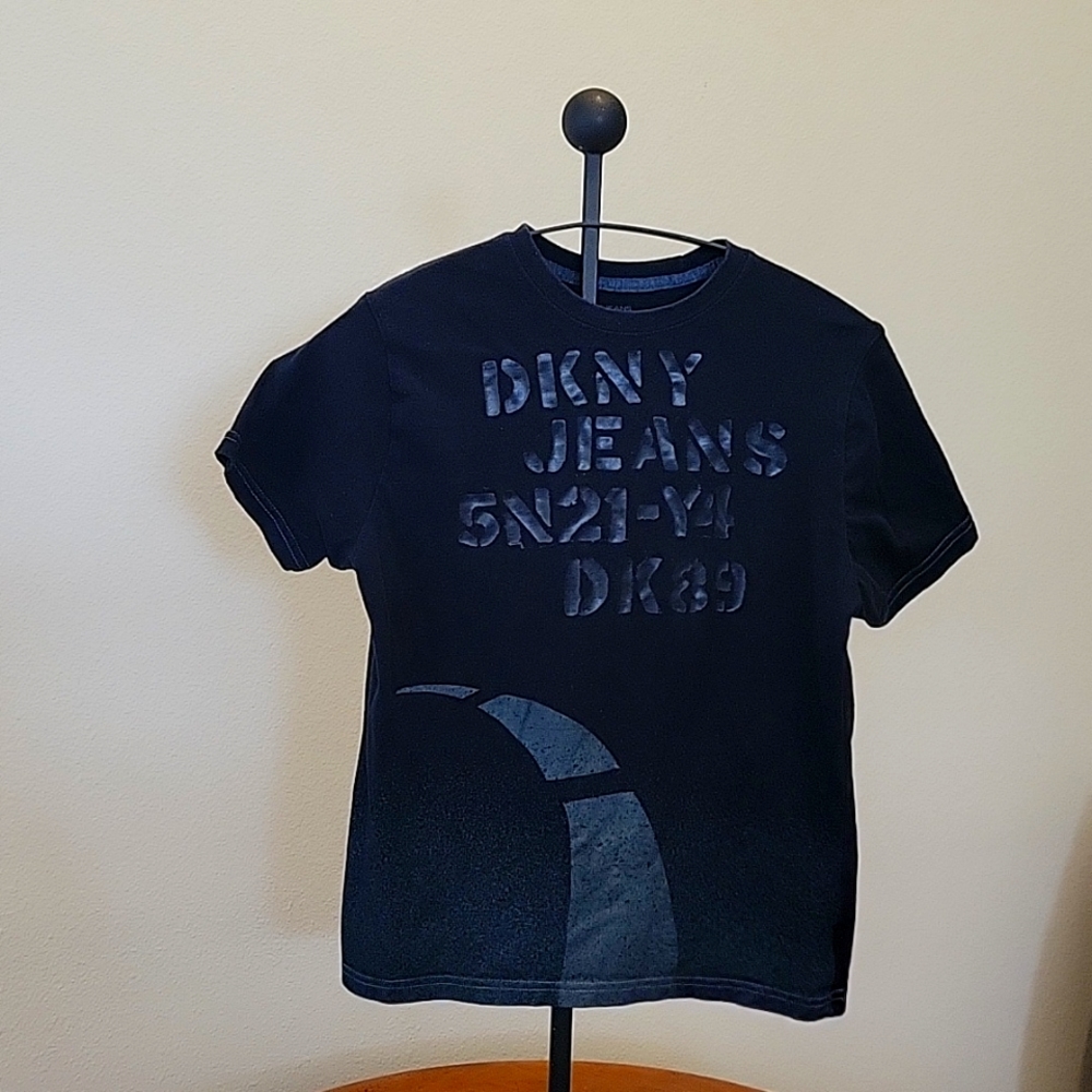 DKNY TEE SHIRT